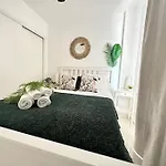 Tropical Lounge, Cristianos, Pool & Sea, Wifi לוס כריסטיאנוס