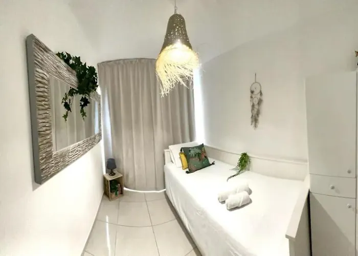 Tropical Lounge, Cristianos, Pool & Sea, Wifi Apartment