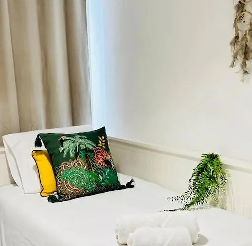 Tropical Lounge, Cristianos, Pool & Sea, Wifi Apartment