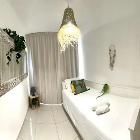 Tropical Lounge, Cristianos, Pool & Sea, Wifi Apartment