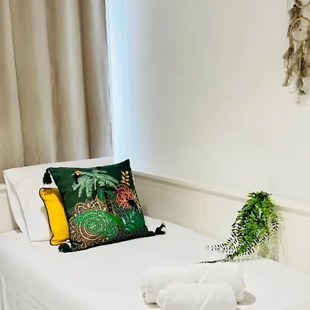 Tropical Lounge, Cristianos, Pool & Sea, Wifi Apartment